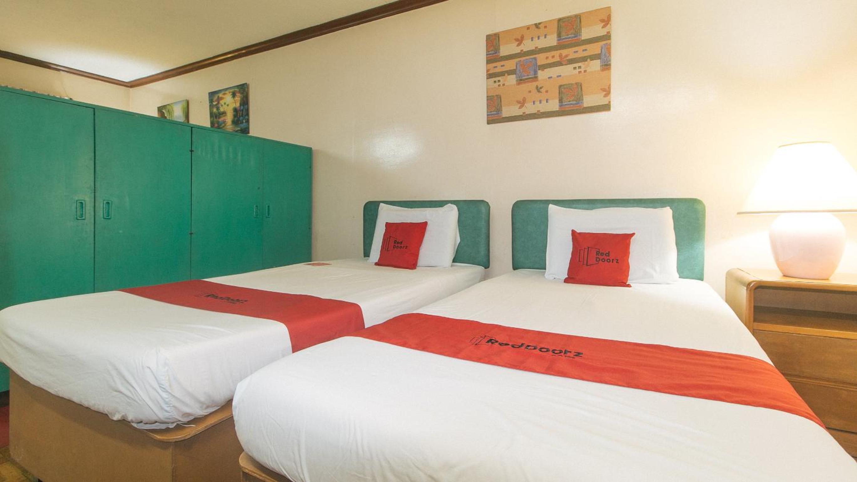 BROADWAY COURT APARTELLE 8/45