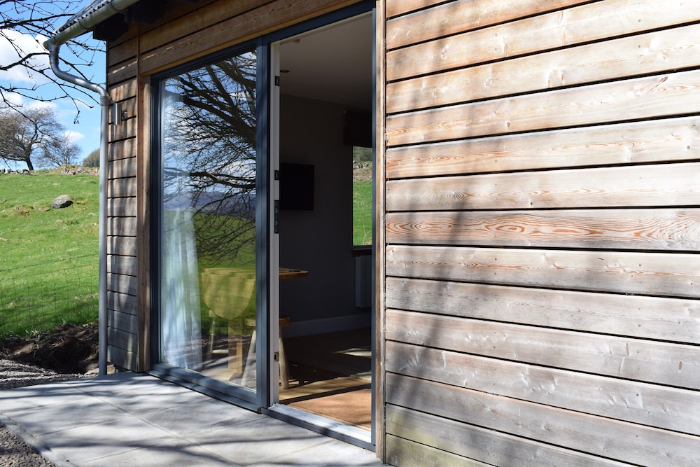 The Steading 8/48