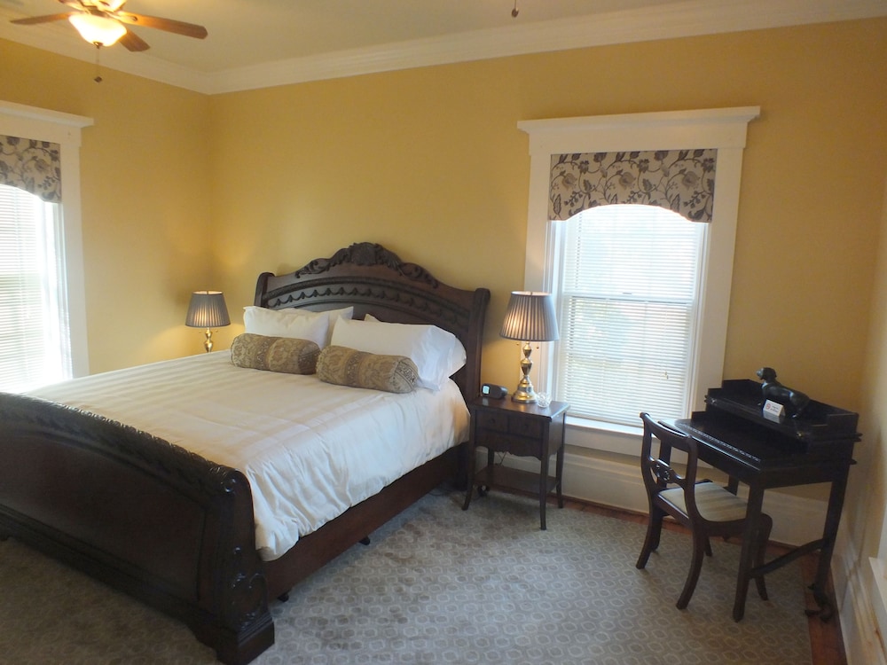 The Pepin Mansion Historic B&B 14/50