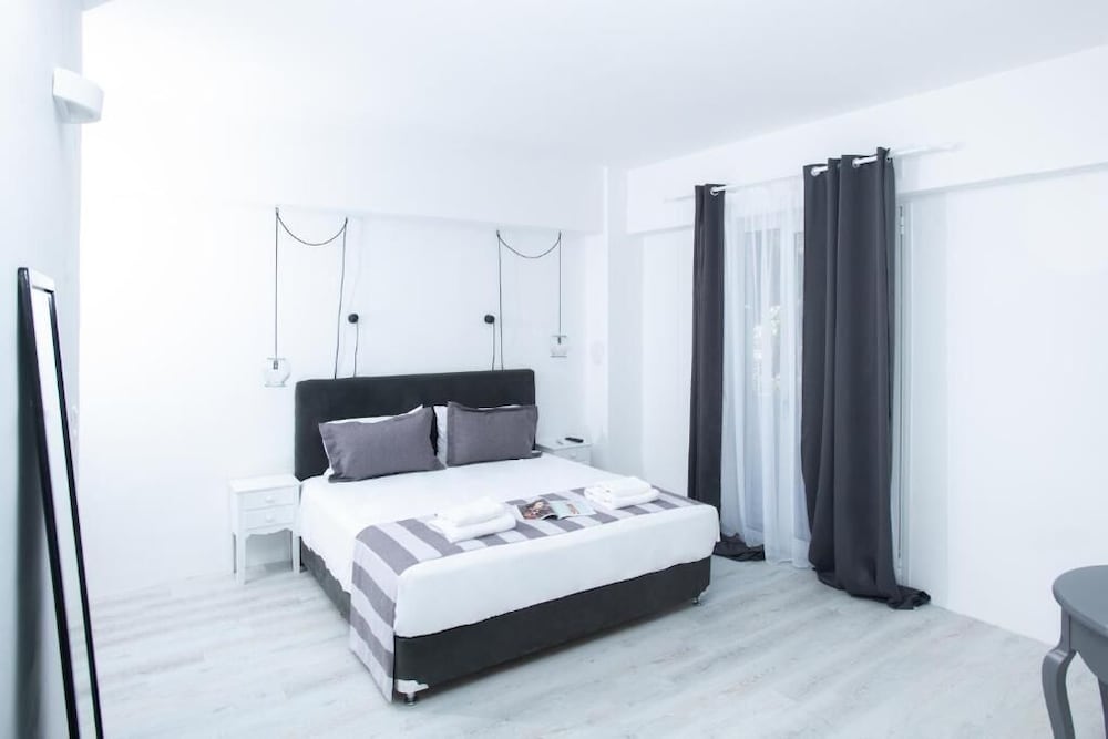 JUNIOR SUITE, QUEEN BED