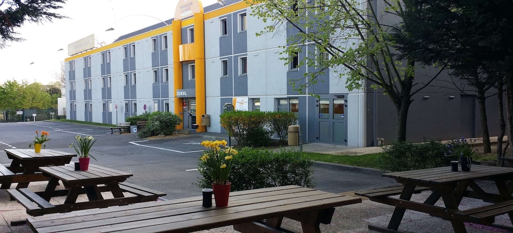 PREMIERE CLASSE MONTREUIL 44/53