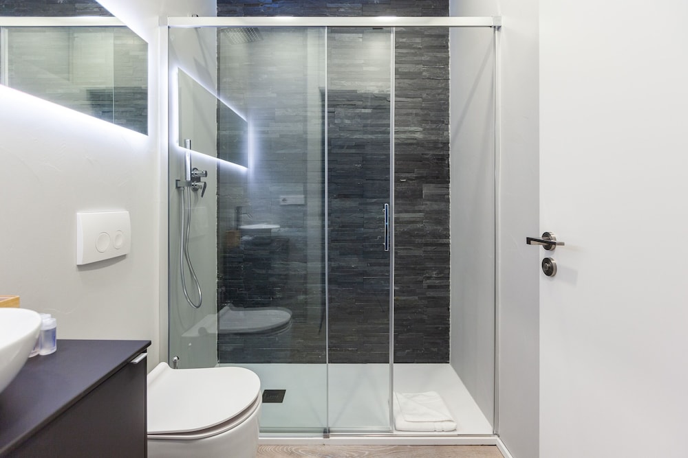 easyhomes - City Centre Suites 48/50