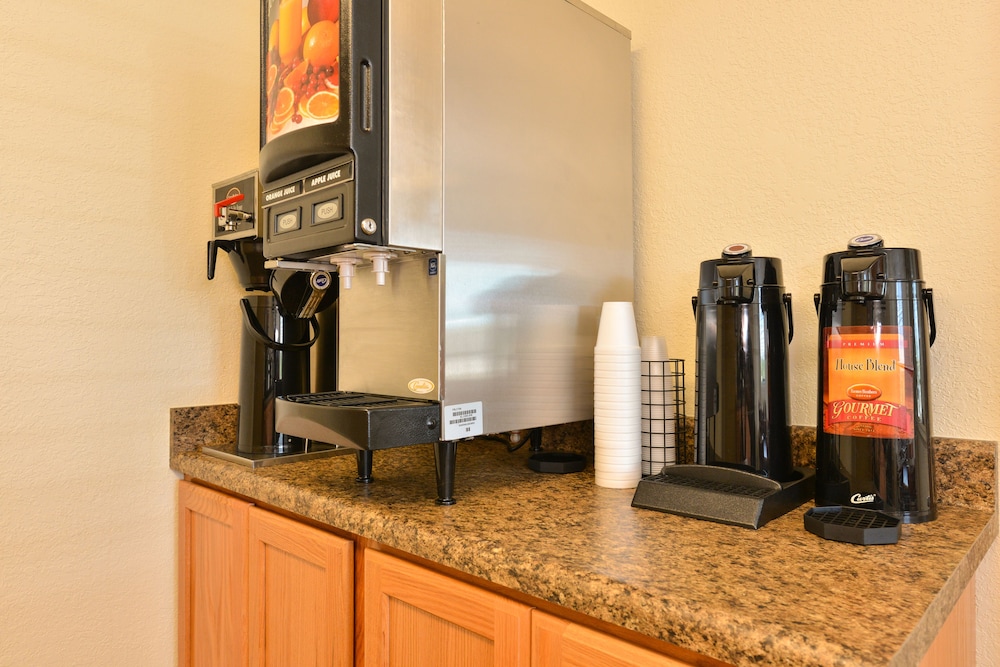 Econo Lodge Belle Fourche, SD 21/36