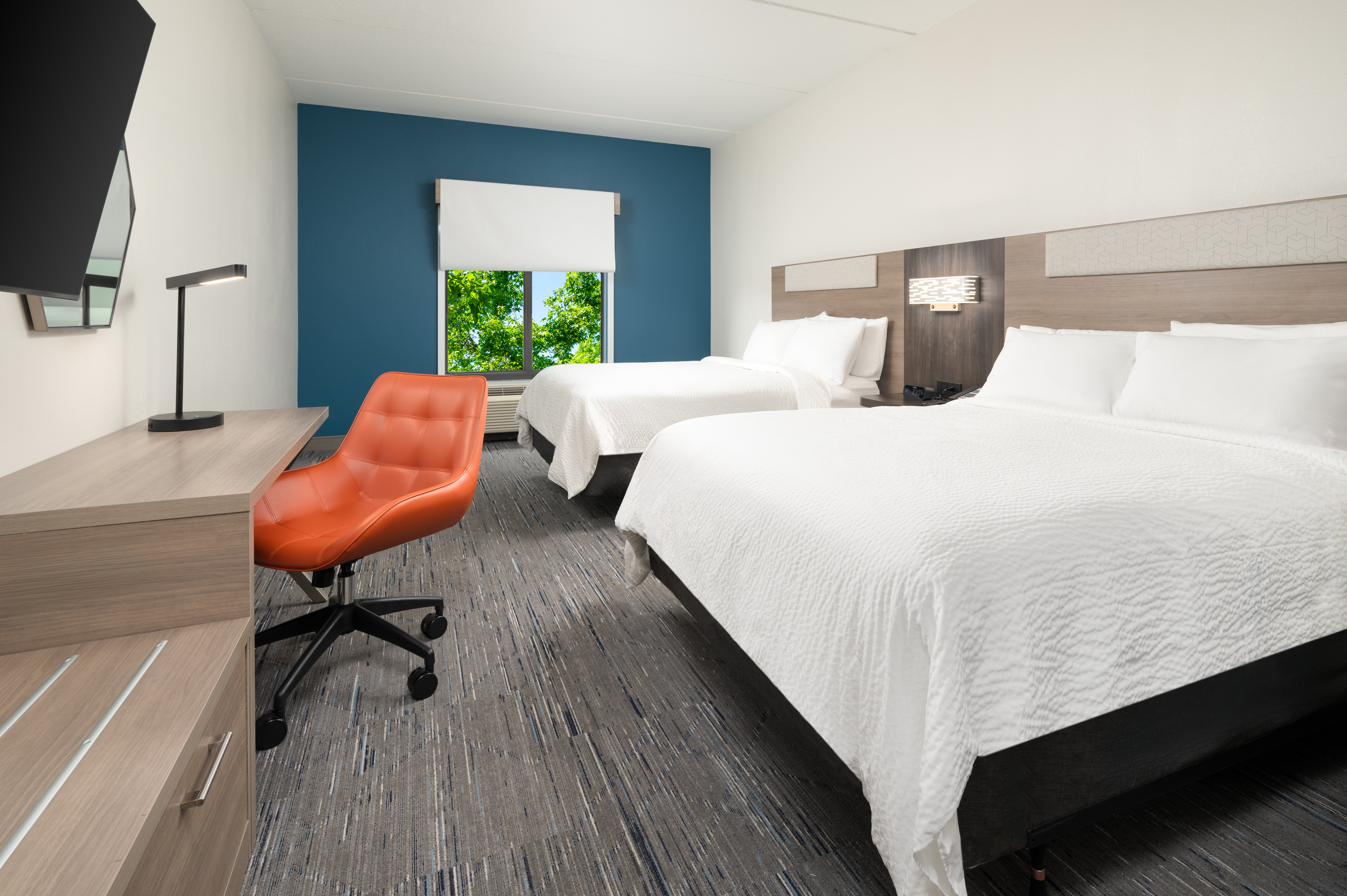 Holiday Inn Express Hotel Suites Newport South 28/79