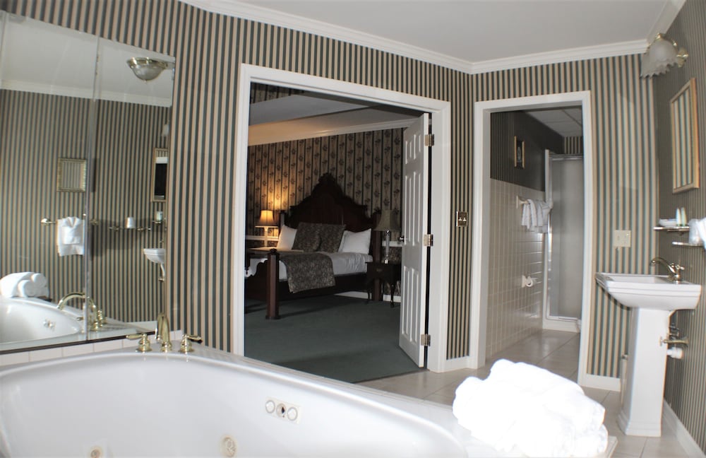 Waynebrook Inn Est 1865 9/73