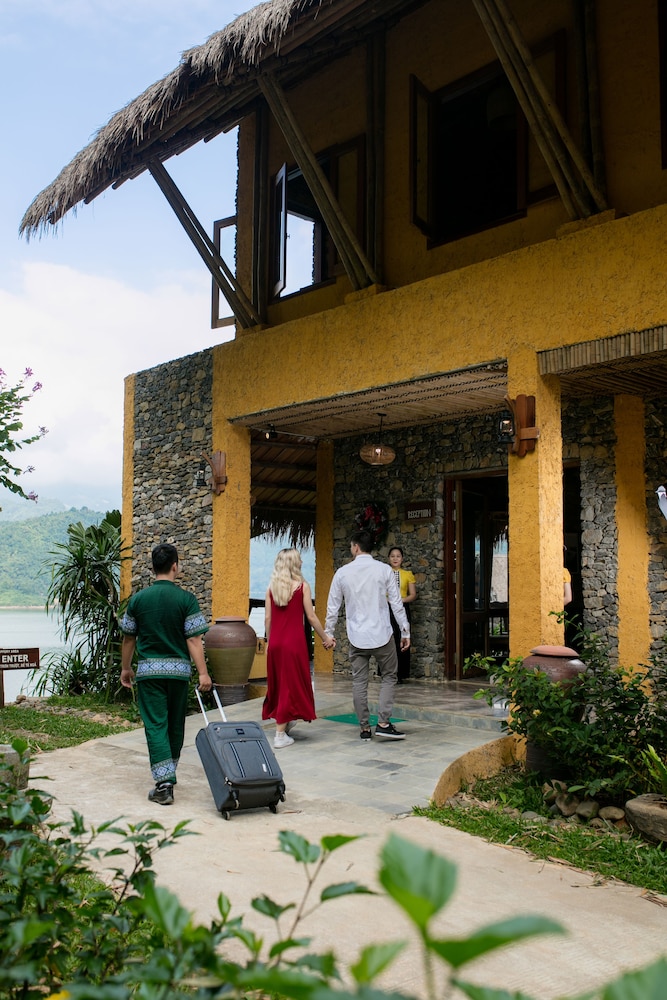 Mai Chau Hideaway Lake Resort 2/72