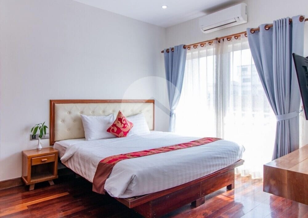 2 BEDROOMS, SUITE