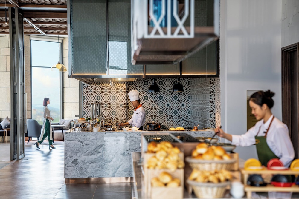 Crowne Plaza Vinh Yen City Centre, an IHG Hotel 4/50