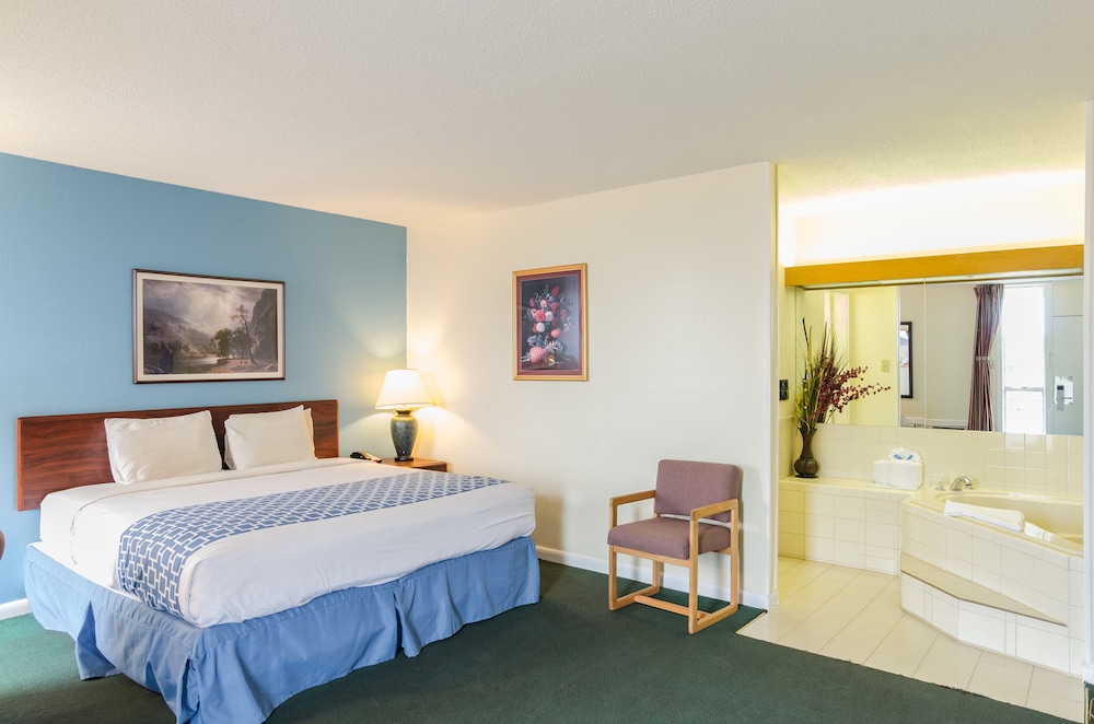 Alamo Inn Suites 15/61