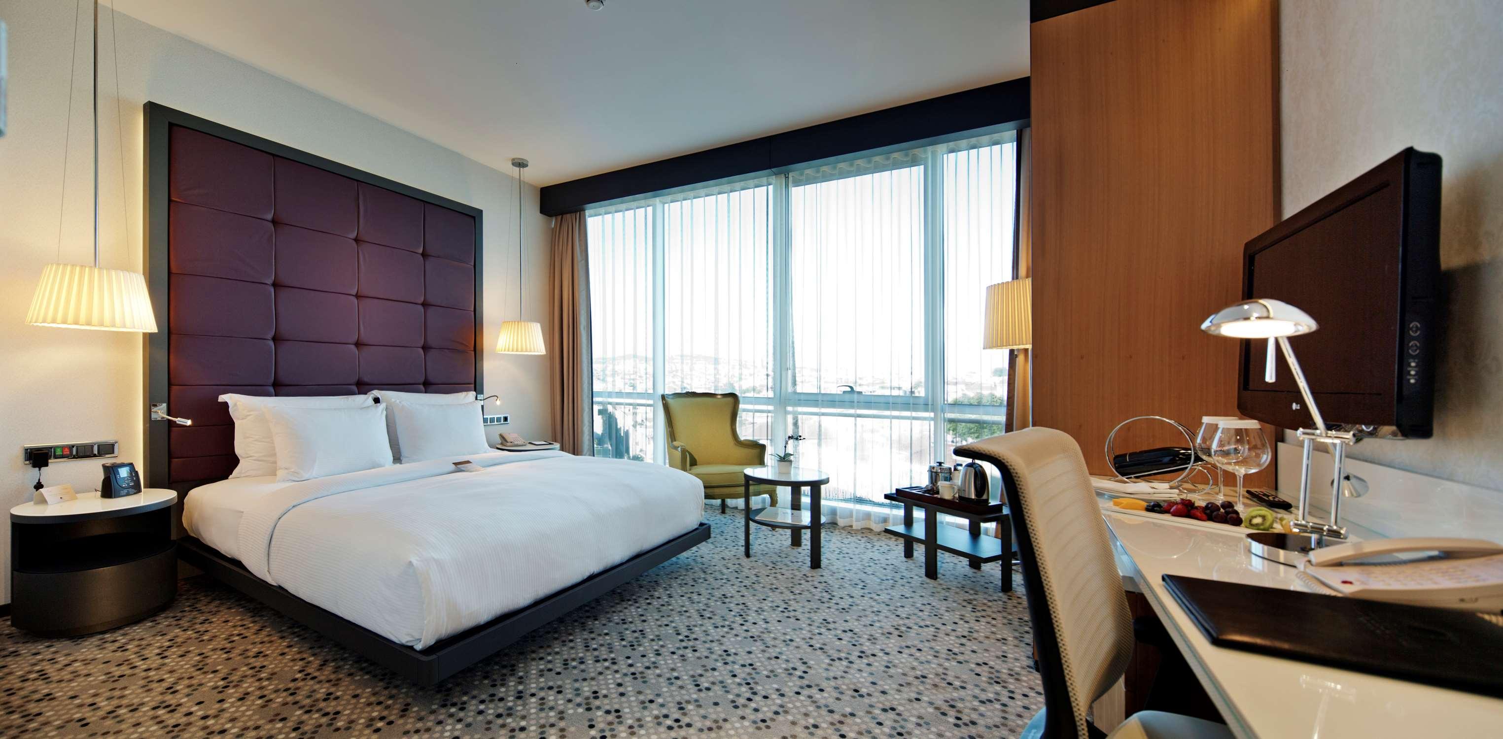 غرفة بسرير كينج بإطلالة على المدينة، Doubletree By Hilton Hotel Istanbul - Moda 2/2