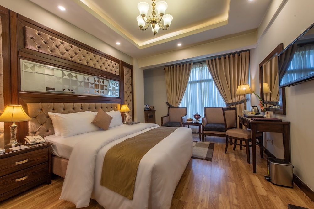 ENVOY CONTINENTAL HOTEL 13/50