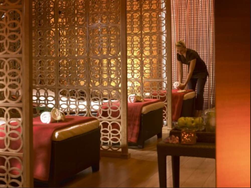 WESTPORT PLAZA HOTEL 39/51