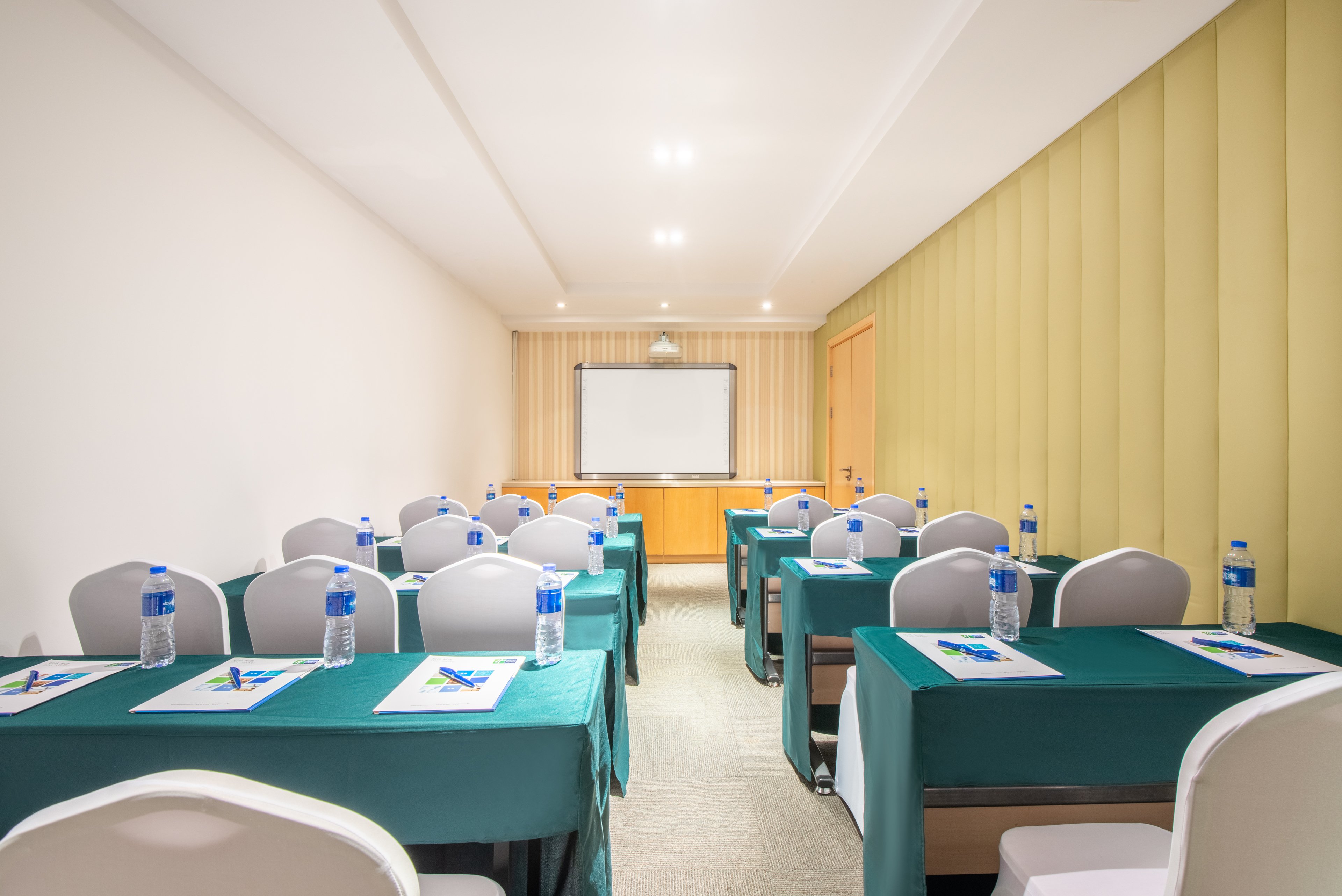 Holiday Inn Express Changzhou Center 22/24