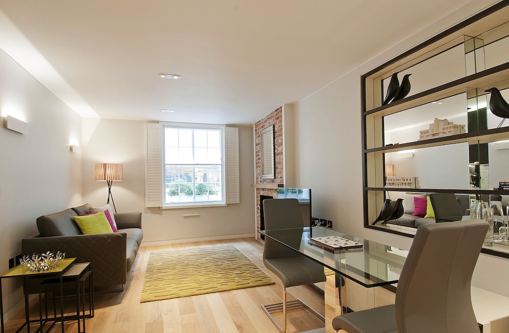 Superior St Christophers Place 14/27