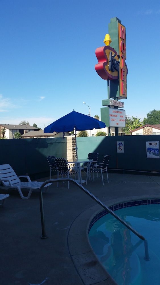 Kona Inn Motel Anaheim 35/42