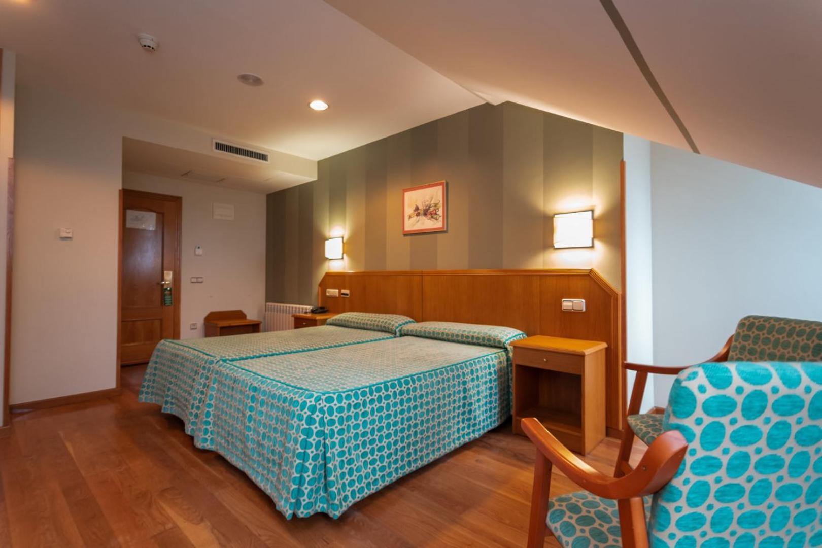 ROOM, SINGLE