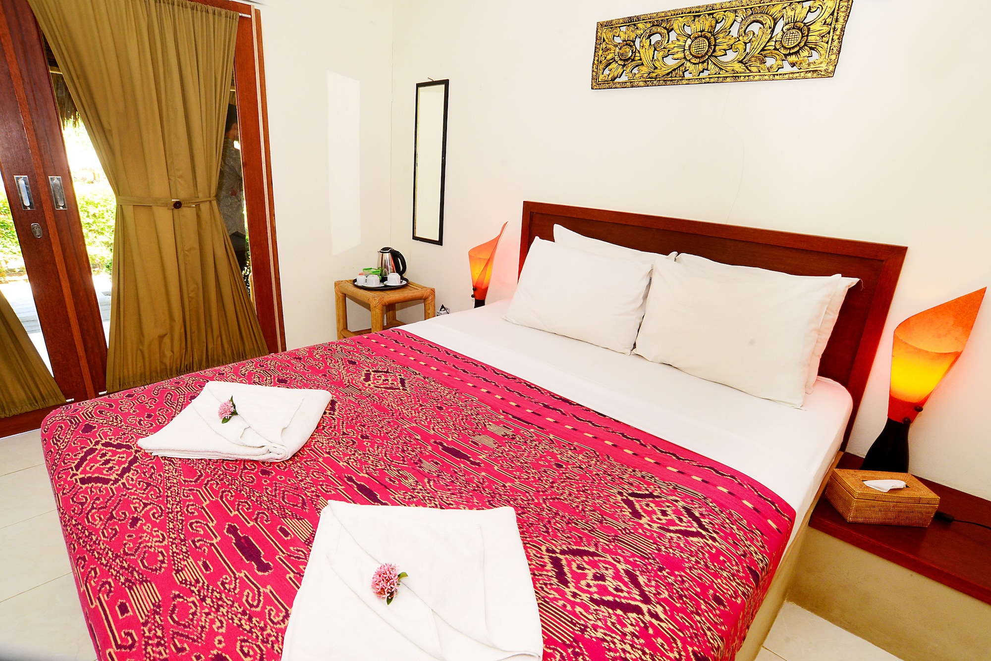 SUPERIOR, QUEEN BED