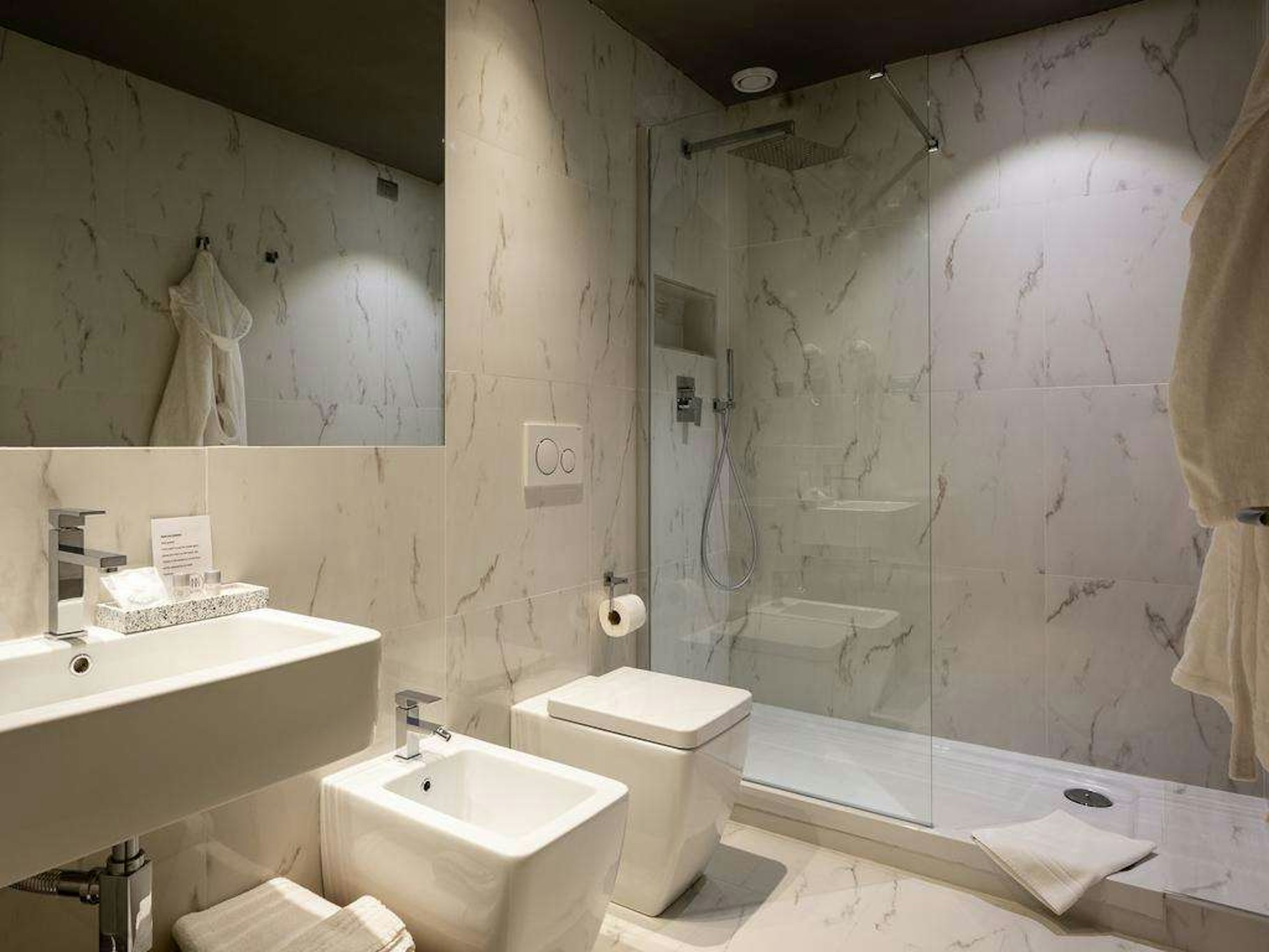 Hnn Luxury Suites 48/50