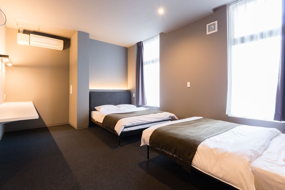 DELUXE, TWIN BEDS