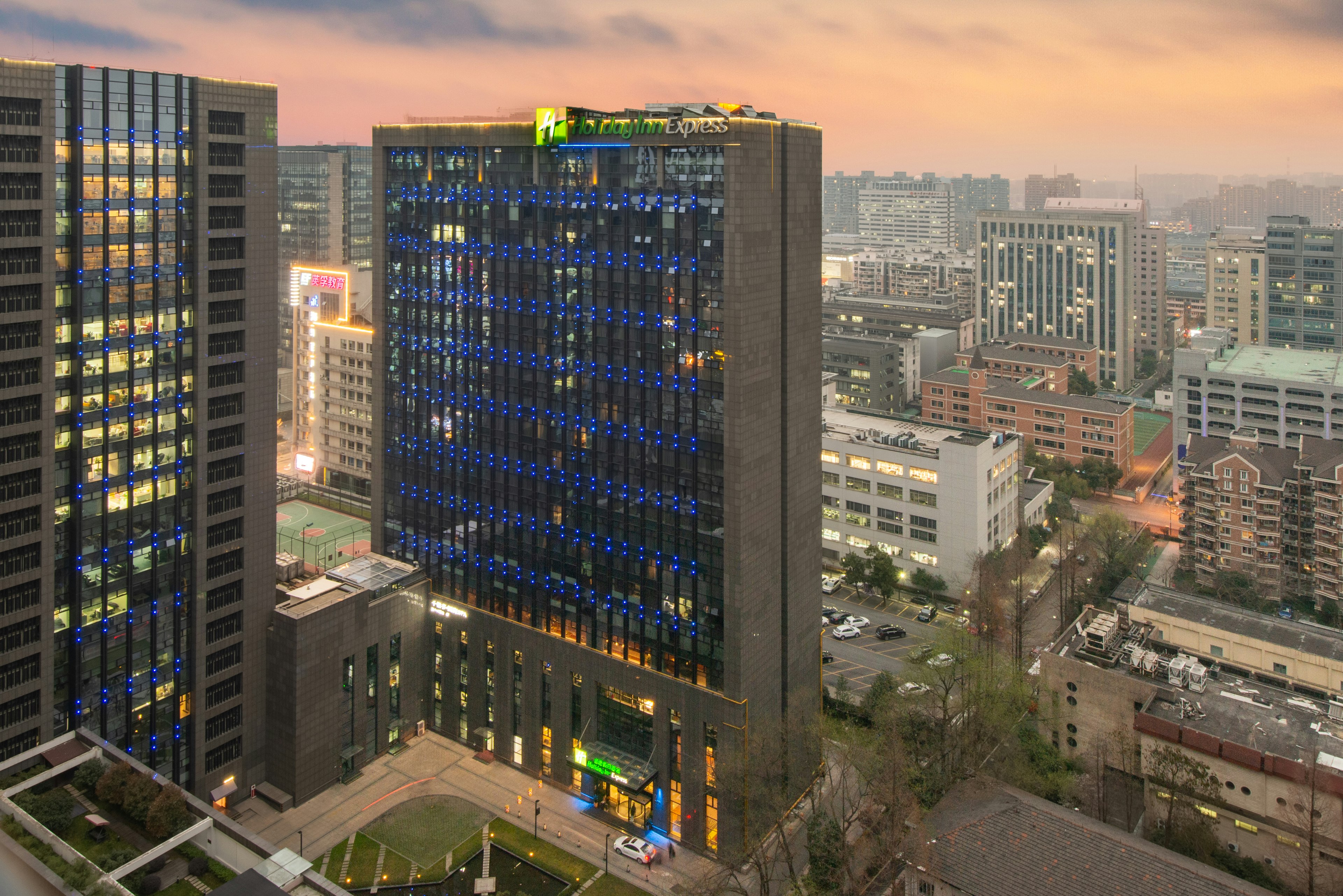 Holiday Inn Express Hangzhou Huanglong 3/50