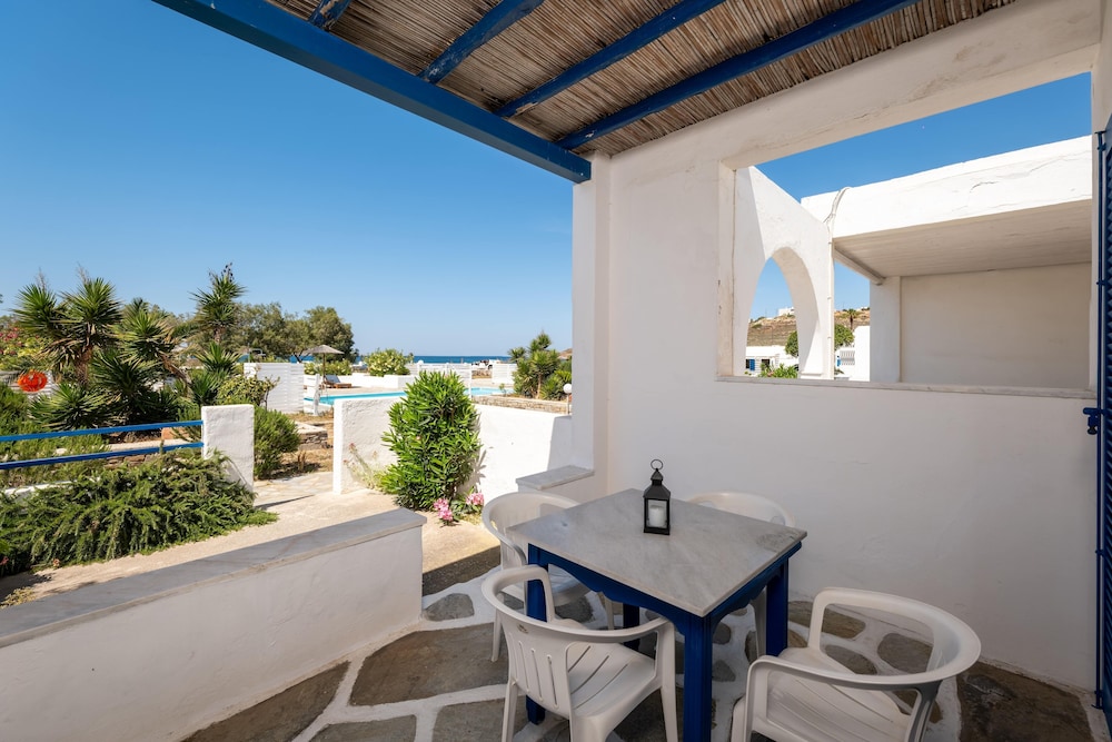 Deluxe, Studio, 1 Double and 3 Single Beds, Sea View