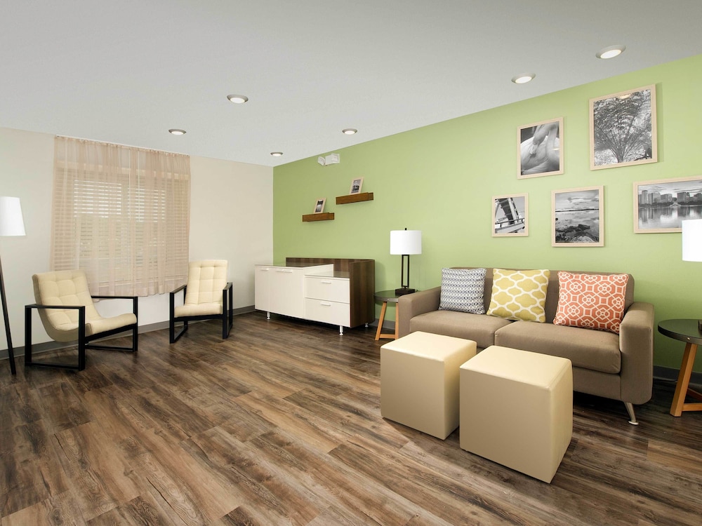 WoodSpring Suites Las Colinas - Northwest Dallas 18/24