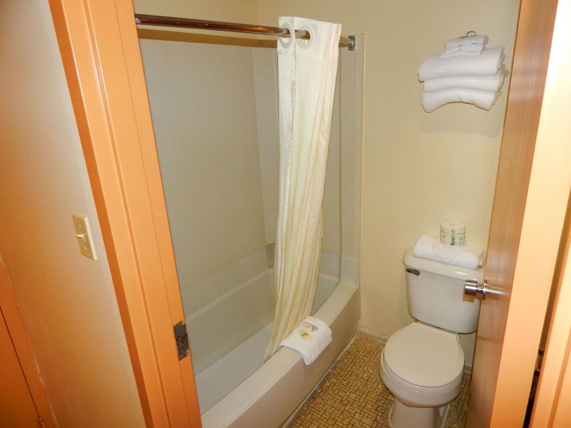 Room, King Bed, Partial View, Kitchen, North Wing، Padre South Hotel On The Beach 3/3