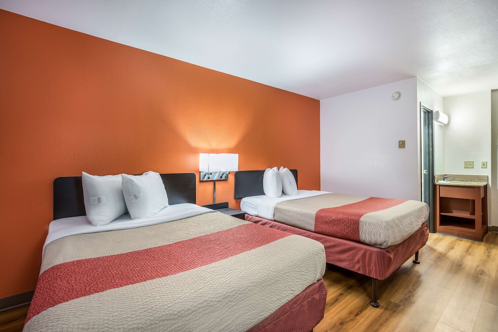 Motel6 Madison, WI - East 26/55