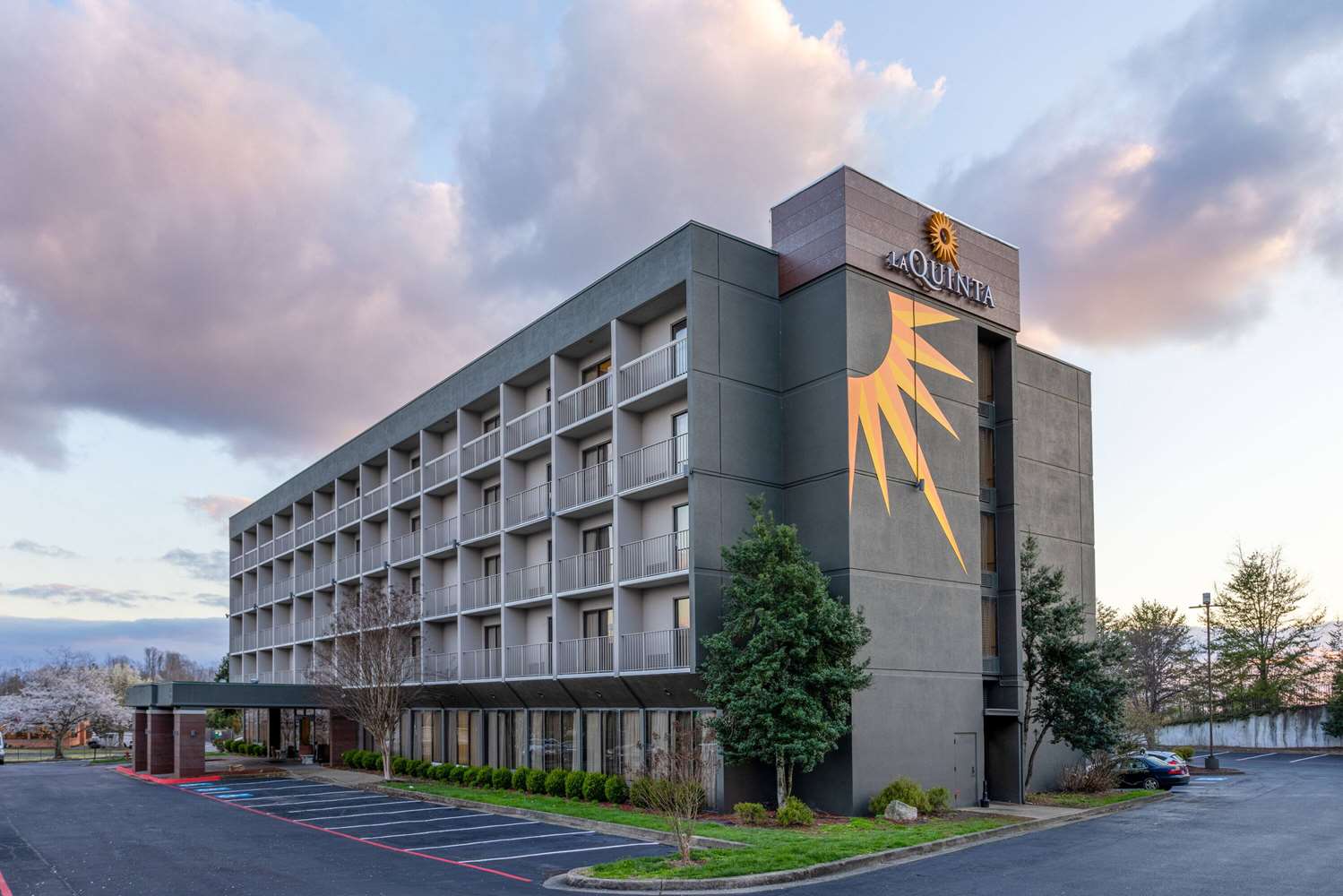 La Quinta Inn & Suites by Wyndham Kingsport Tri-Cities 4/18