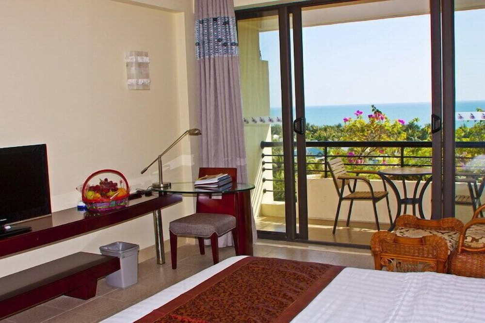 PALM BEACH RESORT AND SPA 30/48