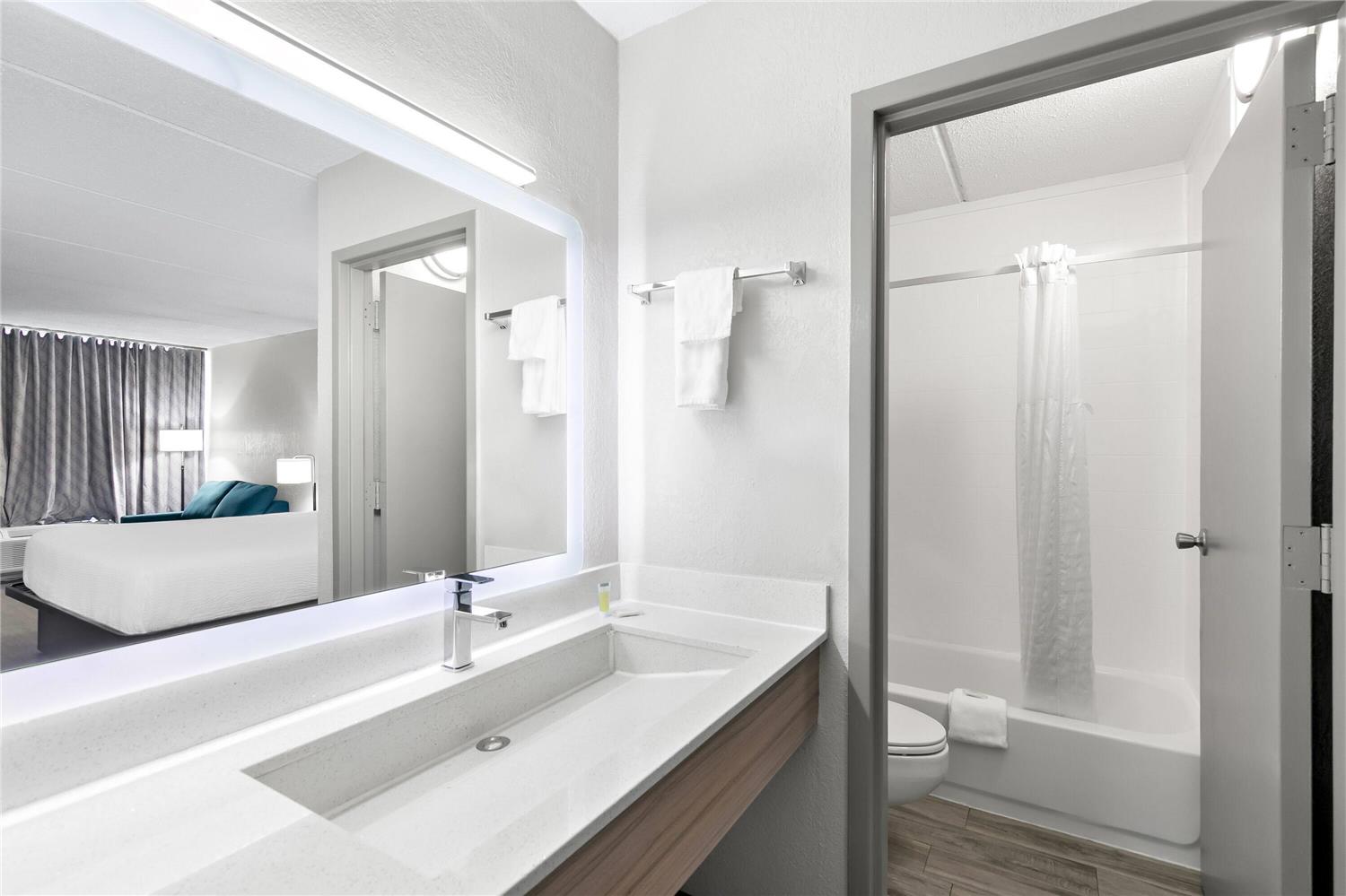 Days Inn by Wyndham Seneca 25/25