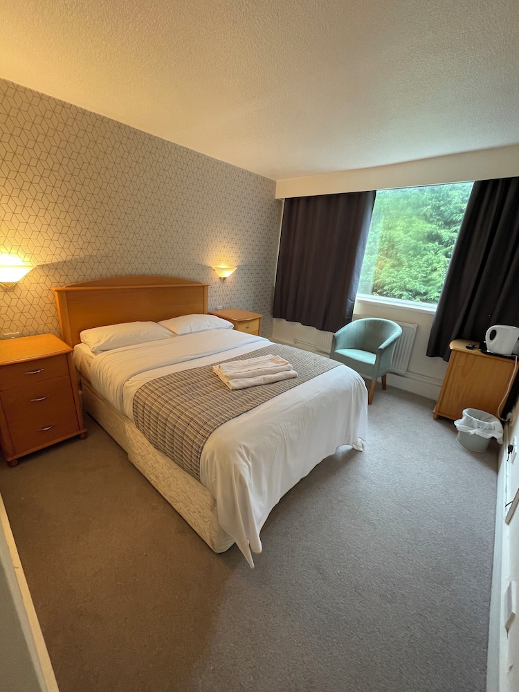 Hylands Hotel 13/37