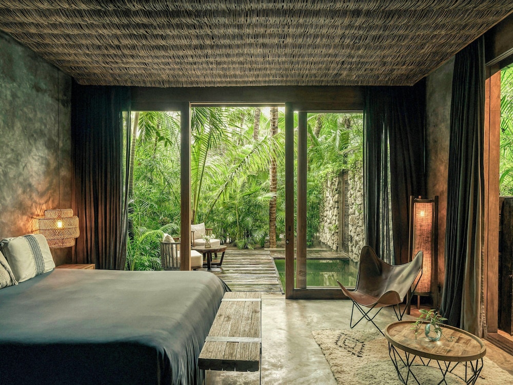 Signature, Suite, King Bed, Plunge Pool