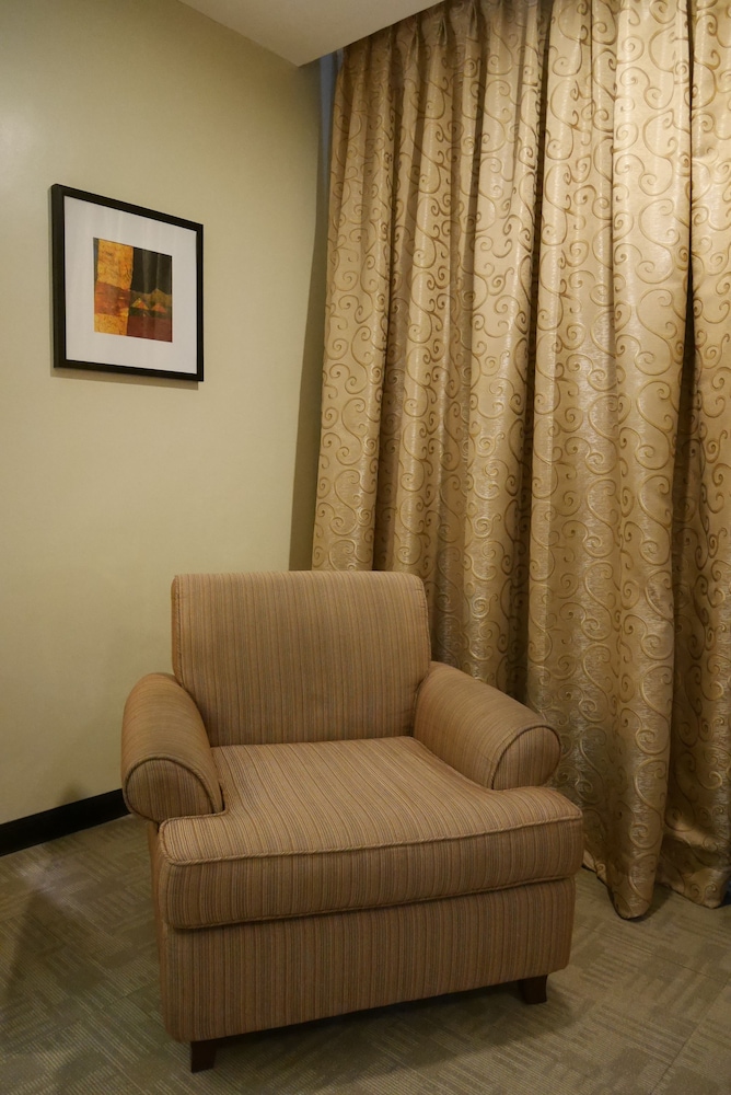Circle Inn Hotel and Suites 30/63