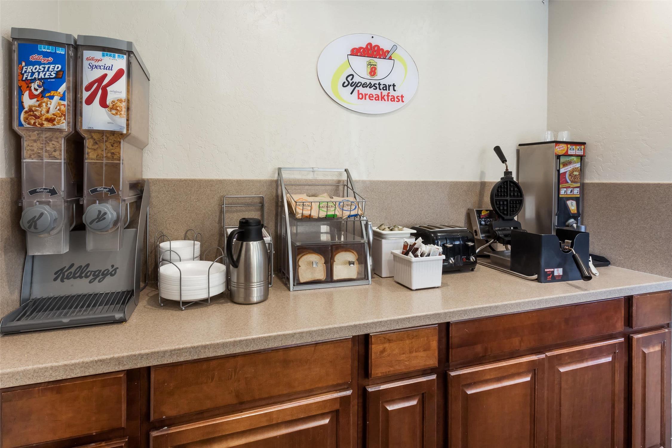 Super 8 By Wyndham Visalia 20/26