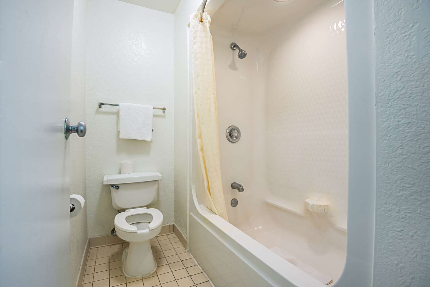 غرفة بسريرين مزدوجين، Rodeway Inn Kissimmee Maingate West 4/4