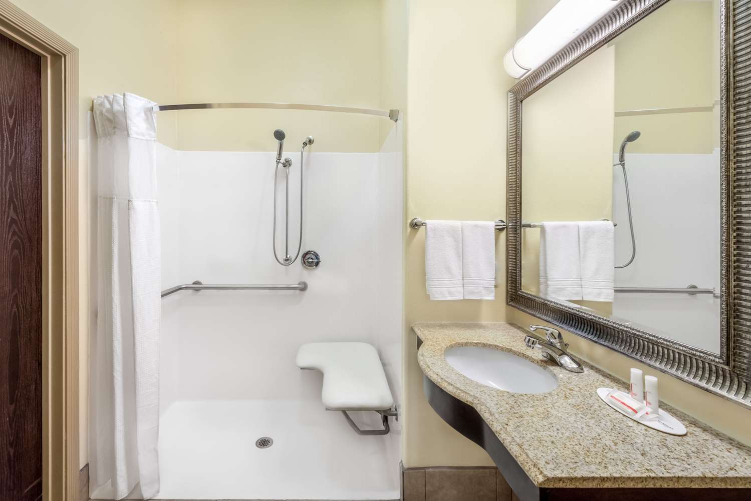 Super 8 by Wyndham Hidalgo/McAllen Area 6/7