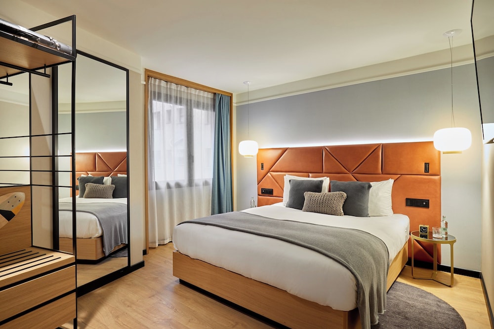Premium, King Bed