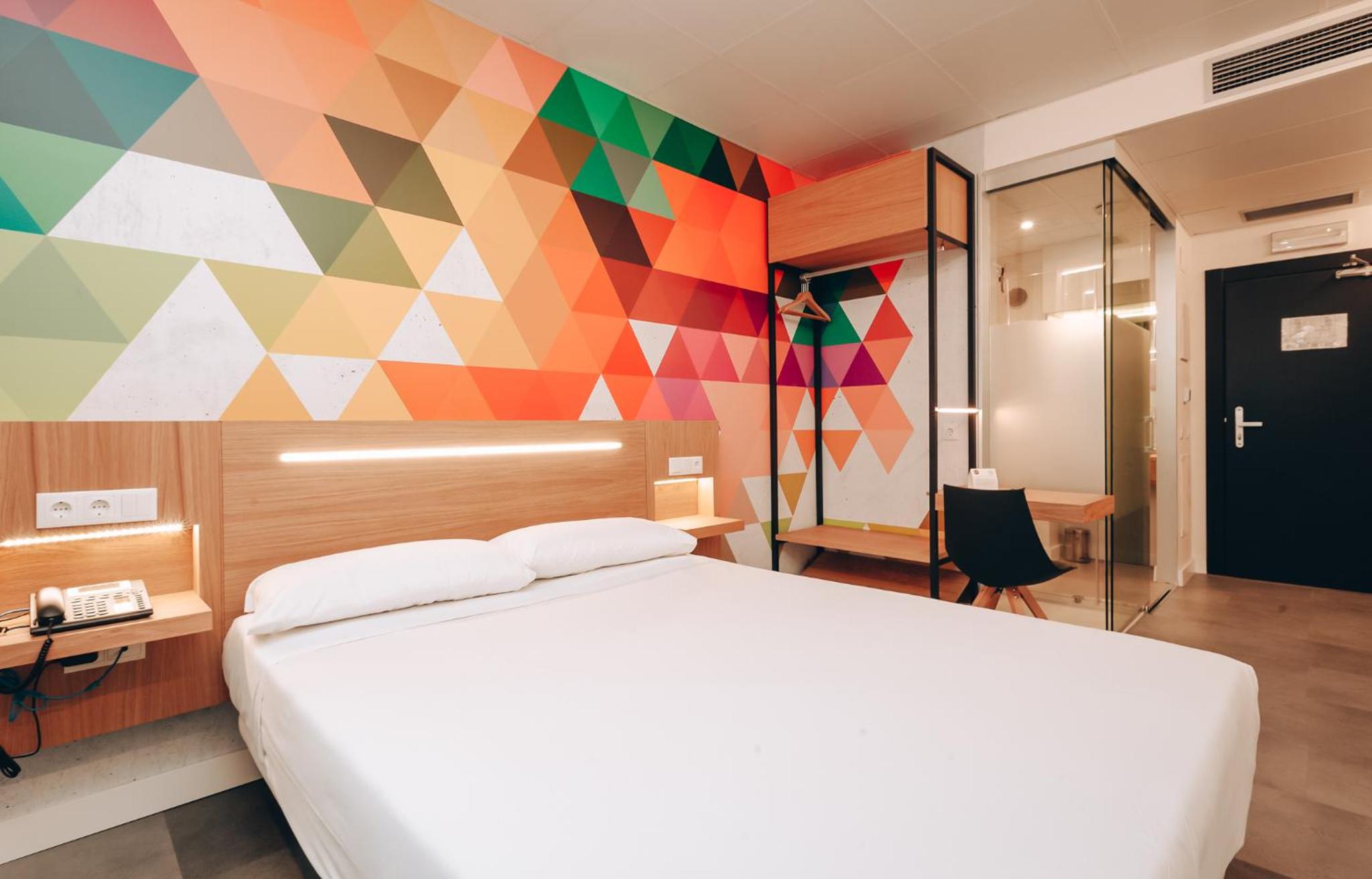ROOM, SINGLE, DOUBLE BED