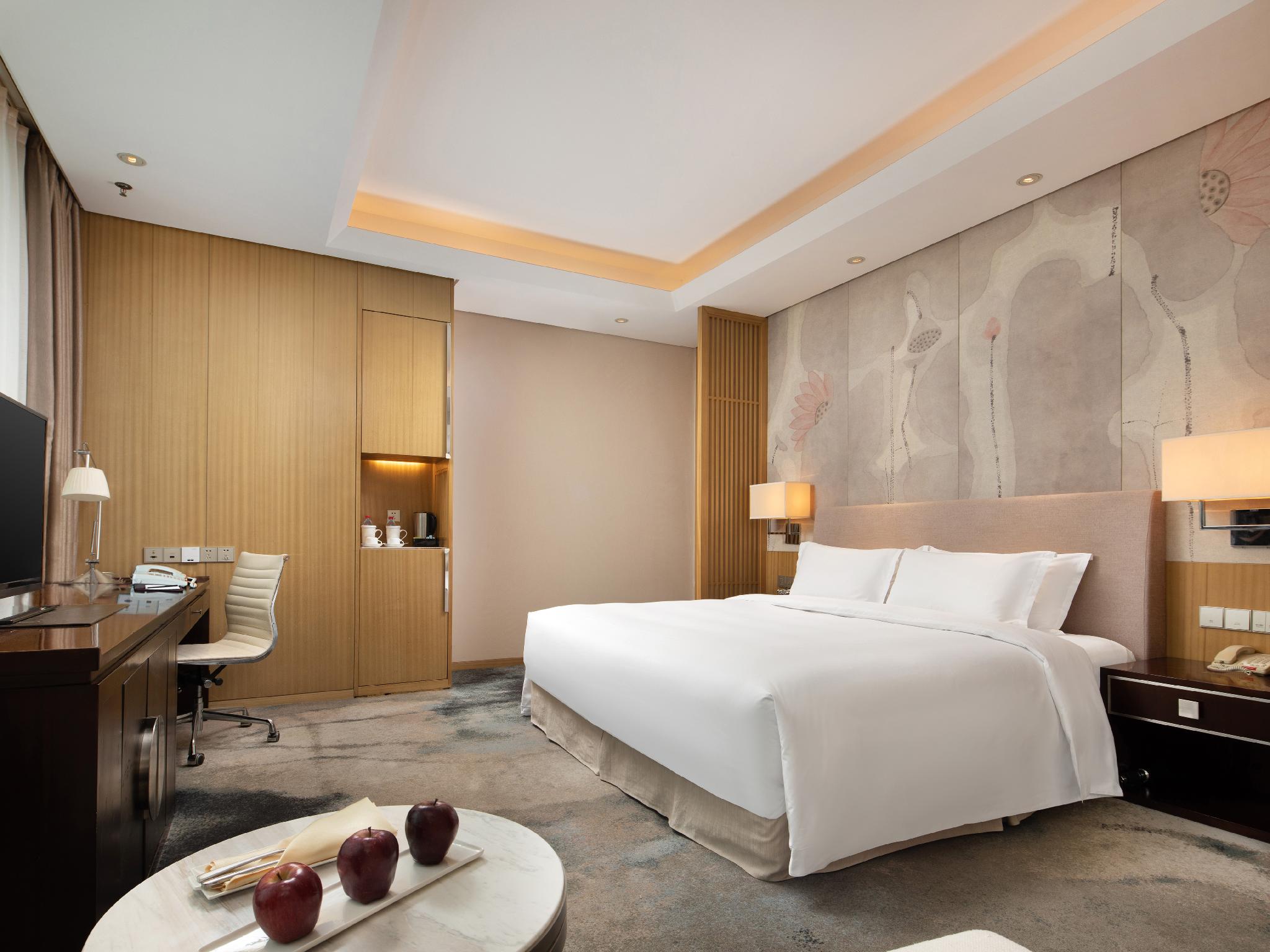 Guest Room, Superior, King Bed