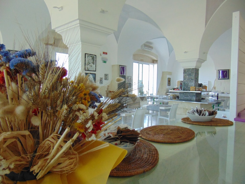 Oasis Park Hotel 34/43