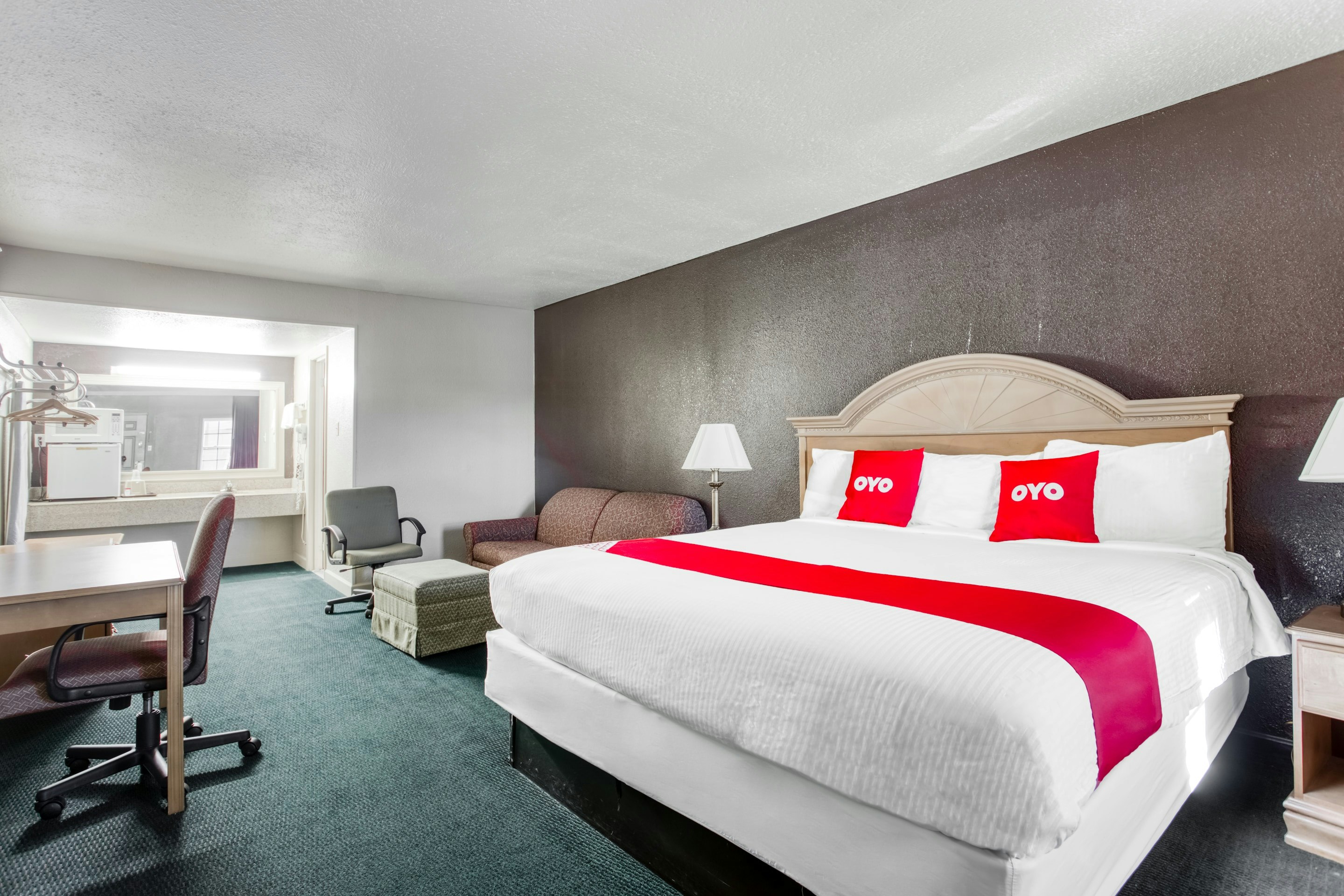 غرفة بريميوم بسرير كينج للمدخنين، OYO Hotel Bald Knob near Searcy AR 2/5