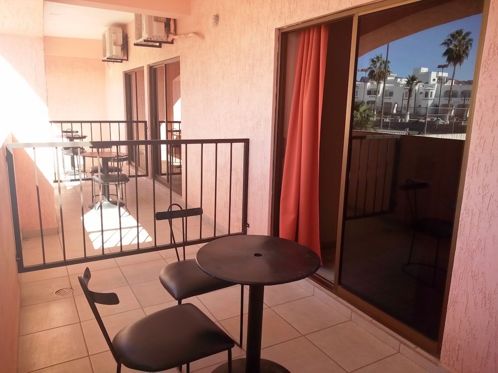 Los Jitos Hotel & Suites 42/56