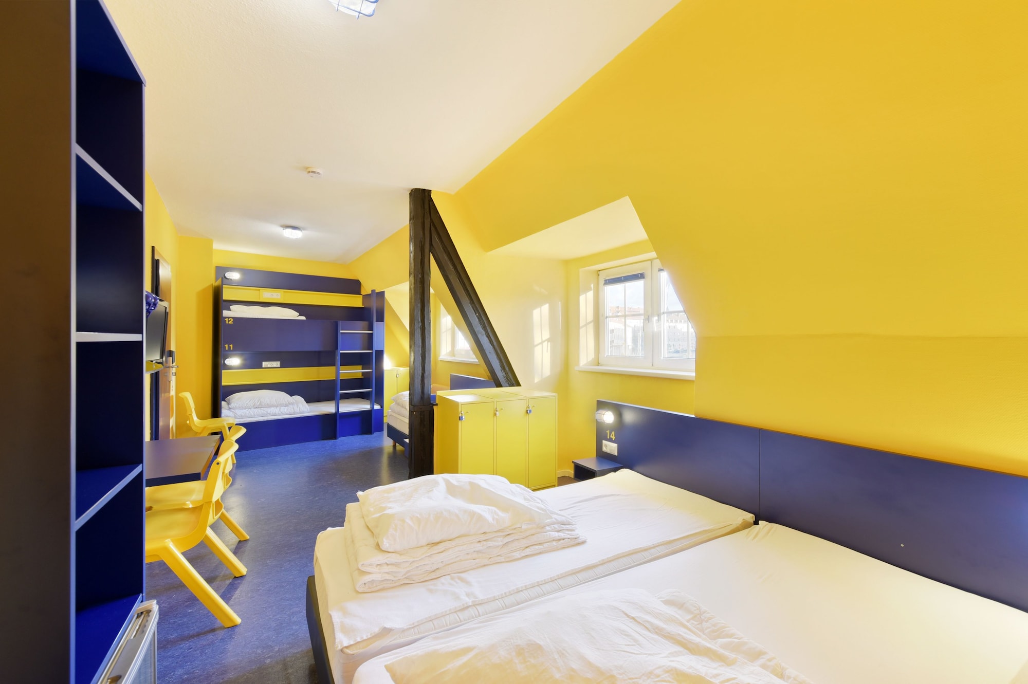 ROOM, SHARED BATHROOM