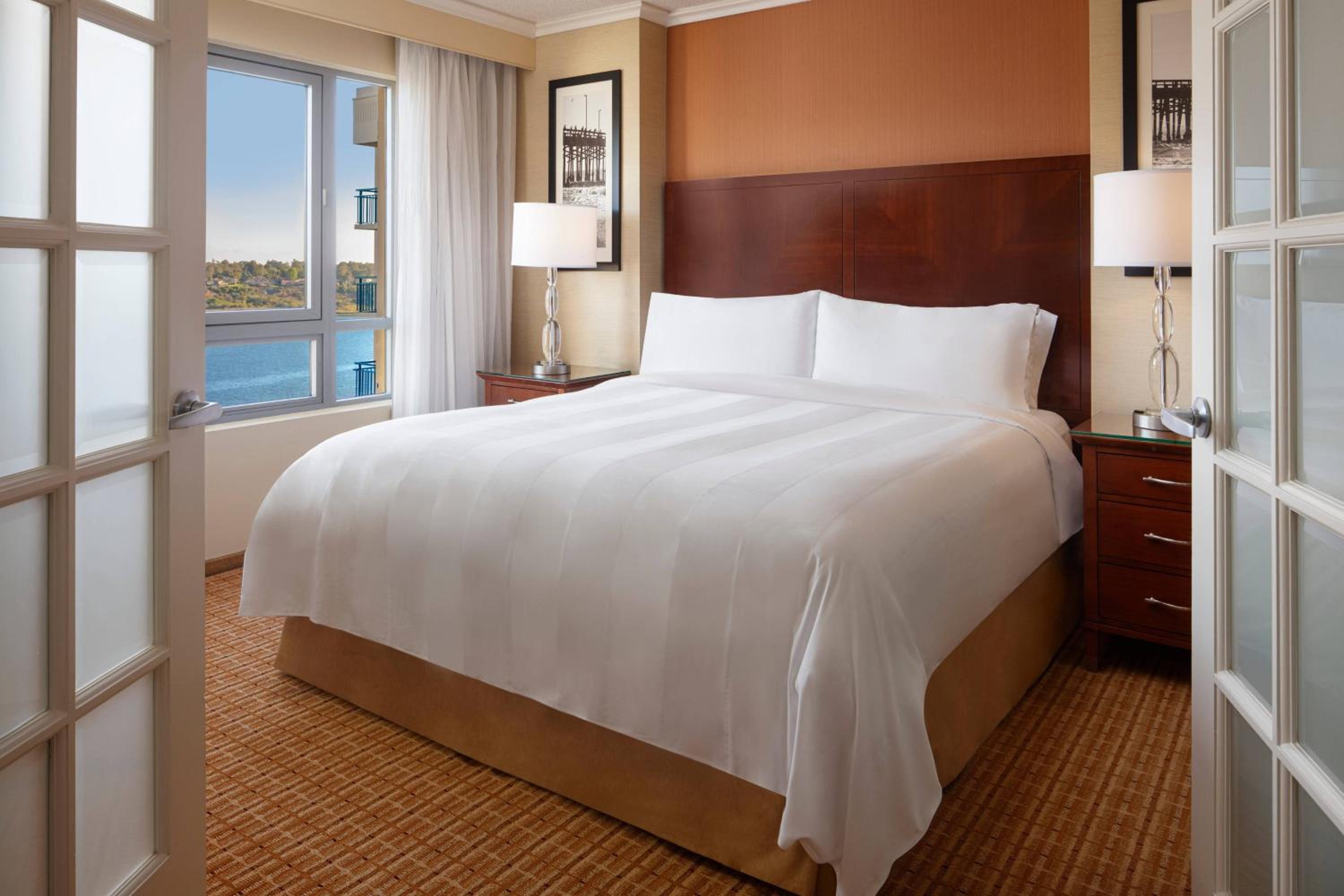 1 Bedroom, Suite, King Bed, Bay View