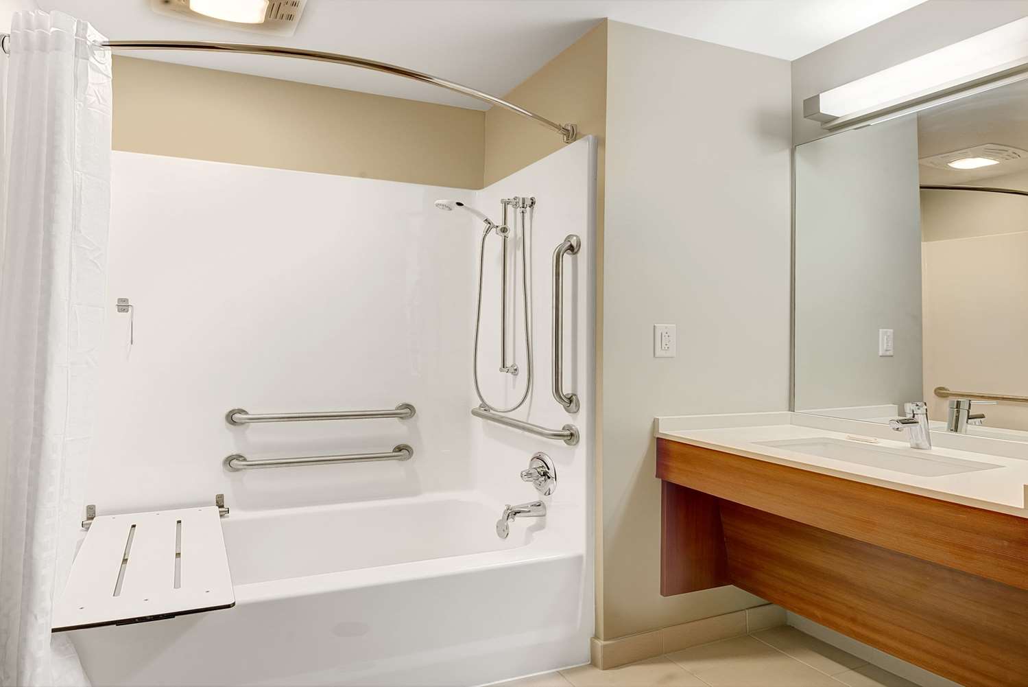 Microtel Inn and Suites By Wyndham Philadelphia Airport Ridley 11/13