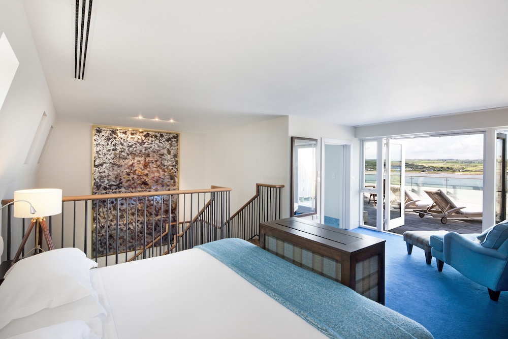 Cliff, Suite, King Bed, Terrace