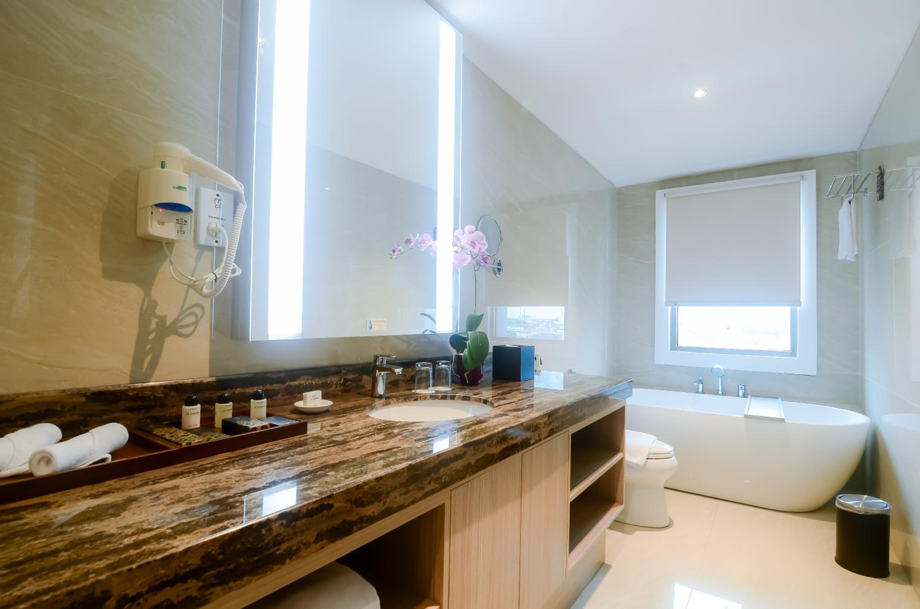 The Excelton Hotel Palembang 51/54
