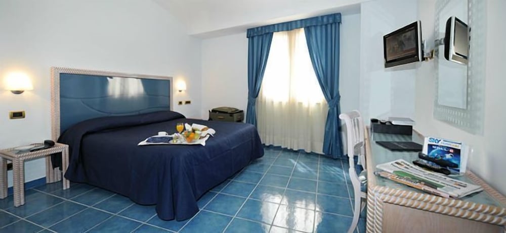 SUPERIOR, DOUBLE BED, HARBOUR VIEW
