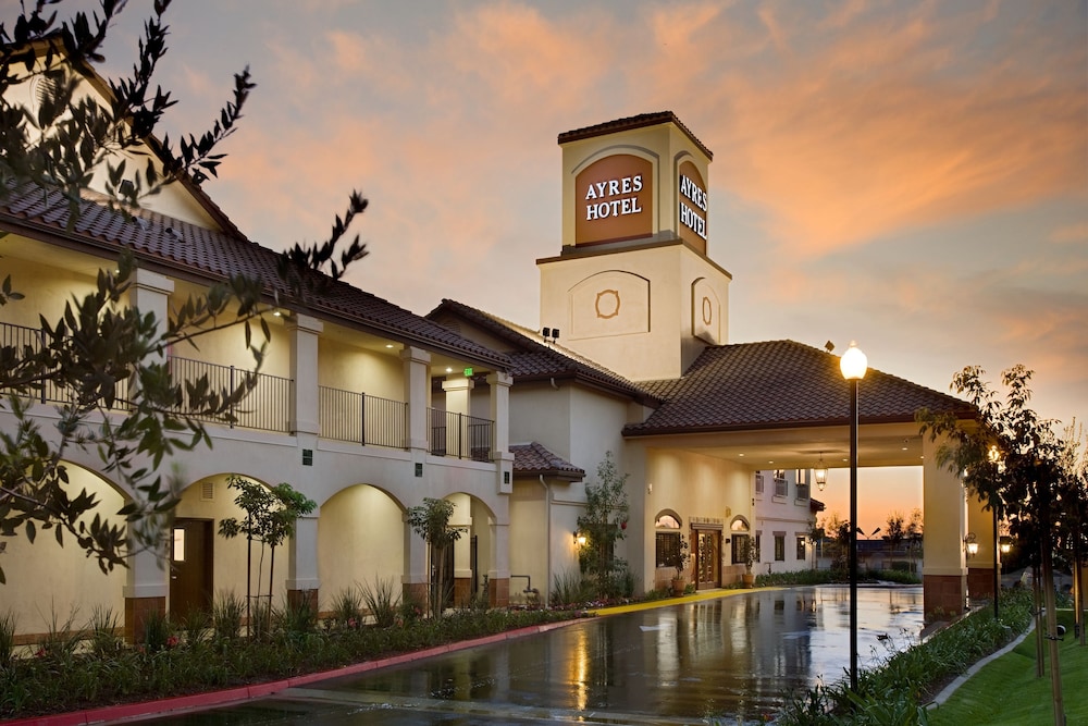 Ayres Hotel Redlands 30/38